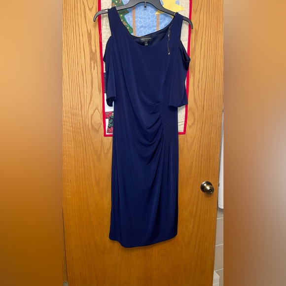 Elegant Navy Blue Cold Shoulder Dress - Picture 1 of 8
